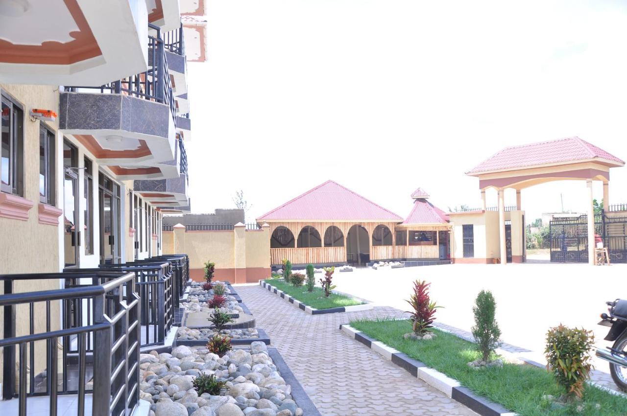 Golden View Hotel Ibanda Экстерьер фото