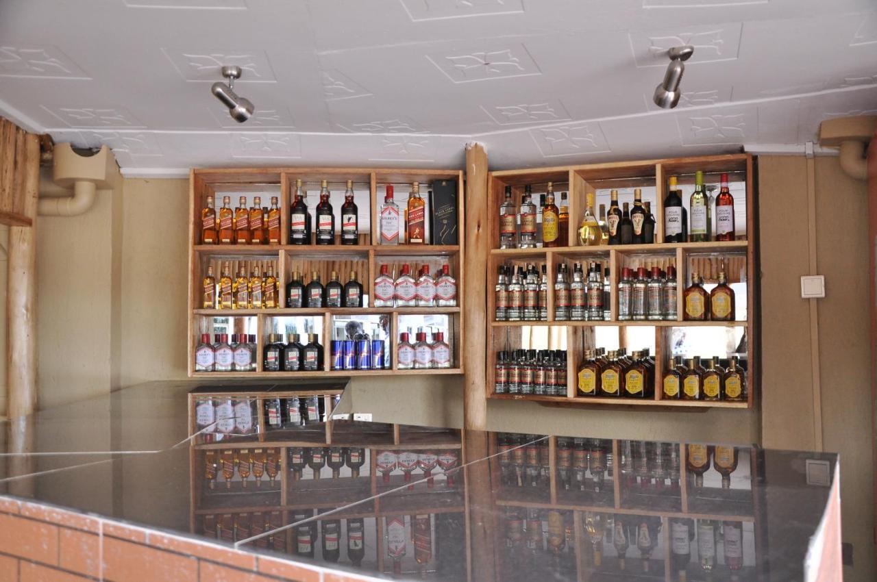 Golden View Hotel Ibanda Экстерьер фото