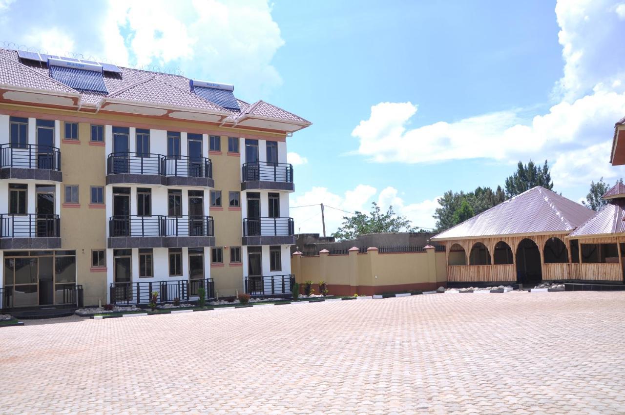 Golden View Hotel Ibanda Экстерьер фото