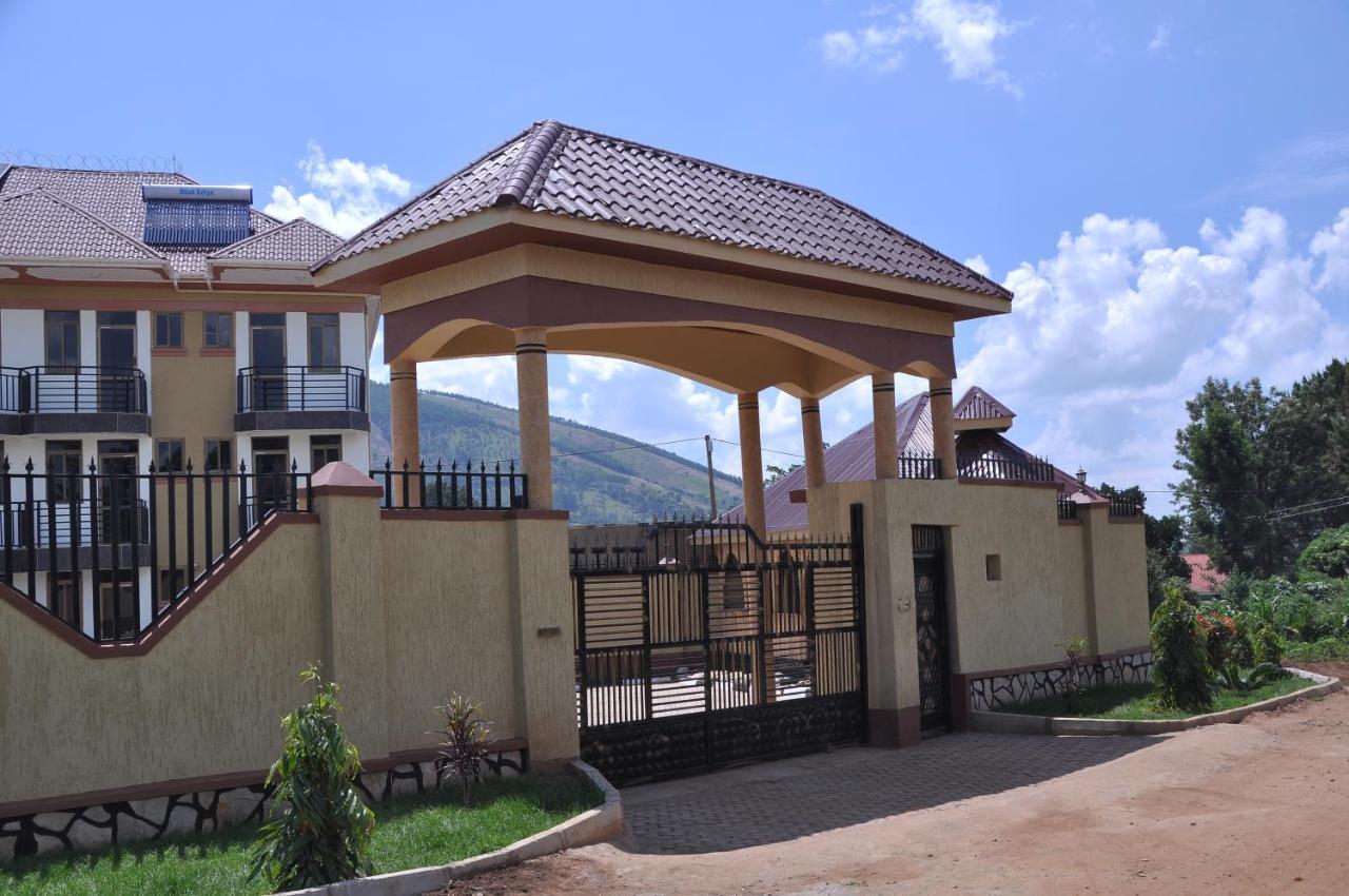 Golden View Hotel Ibanda Экстерьер фото