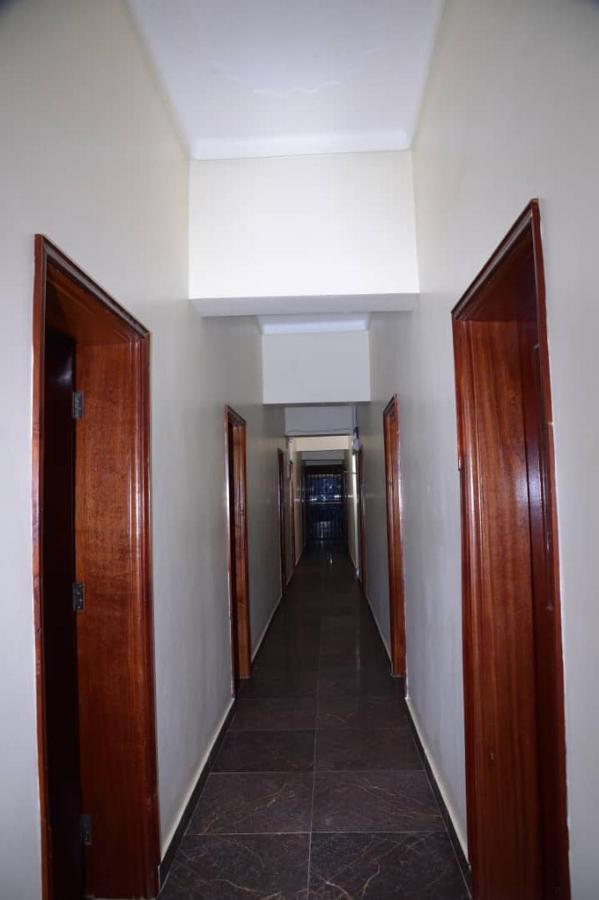 Golden View Hotel Ibanda Экстерьер фото
