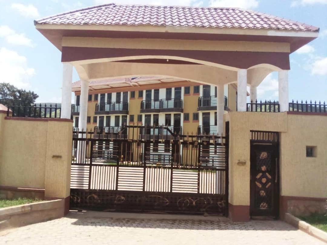 Golden View Hotel Ibanda Экстерьер фото